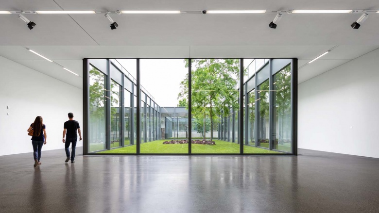 Museum Folkwang / Ansicht Foyer mit Besuchern