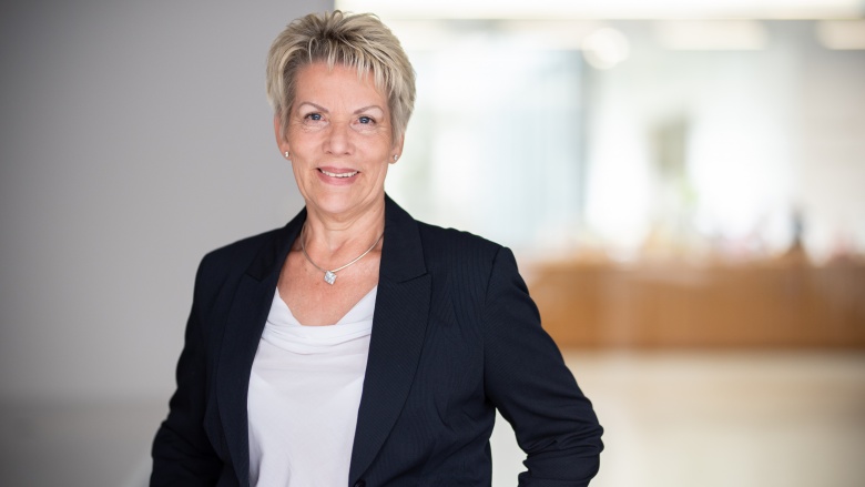 Christiane Moos Christiane Moos